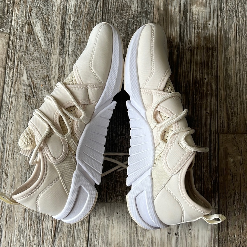 Fabletics Brookside Performance Sneaker, 9 - image 7